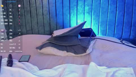 gabriell_ramirez_ online show from 10/24/25, 05:37