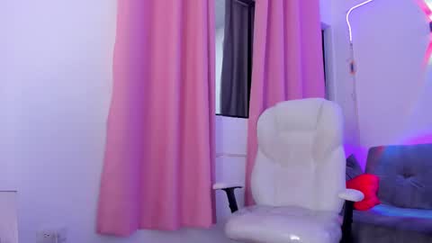 Snapshot of gaby_foox chatting on 09/25/25, 01:48 gaby online show from 09/25/25, 01:48