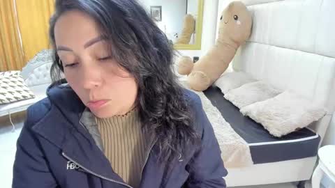 gabriela online show from 11/19/25, 01:22