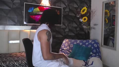 Snapshot of gael__david chatting on 01/05/25, 04:47 Gael online show from 01/05/25, 04:47