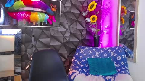 Snapshot of gael__david chatting on 01/06/25, 06:14 Gael online show from 01/06/25, 06:14