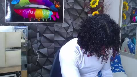 Snapshot of gael__david chatting on 01/07/25, 05:22 Gael online show from 01/07/25, 05:22