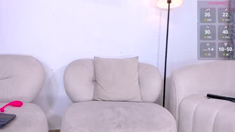 gal_stone_ online show from 05/27/26, 12:51