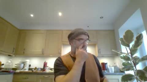 Snapshot of galacx chatting on 10/10/25, 12:04 galacx online show from 10/10/25, 12:04