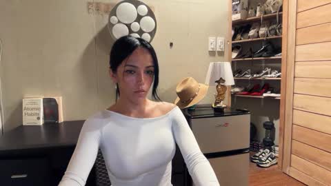 Snapshot of galileii chatting on 11/19/25, 02:50 galileii online show from 11/19/25, 02:50