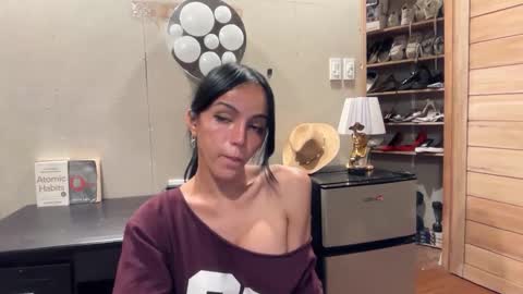 Snapshot of galileii chatting on 11/22/25, 05:01 galileii online show from 11/22/25, 05:01