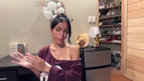 Snapshot of galileii chatting on 11/24/25, 11:32 galileii online show from 11/24/25, 11:32