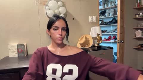 Snapshot of galileii chatting on 11/24/25, 11:37 galileii online show from 11/24/25, 11:37