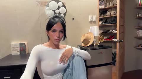 Snapshot of galileii chatting on 11/30/25, 11:58 galileii online show from 11/30/25, 11:58