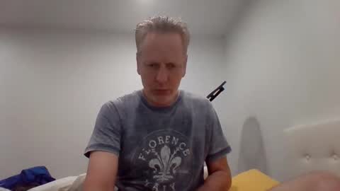 Snapshot of gamerboy200 chatting on 05/14/26, 01:23 gamerboy200 online show from 05/14/26, 01:23