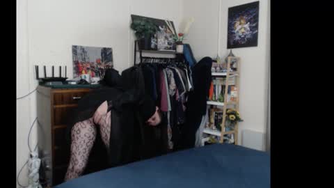 HOT  online show from 10/18/25, 10:27