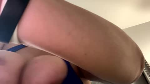 Snapshot of ganja_kitt3n chatting on 11/13/25, 12:37 Kitty online show from 11/13/25, 12:37