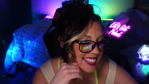 Snapshot of garagesex22 chatting on 01/14/25, 05:19 Jenna - be back MONDAY night. online show from 01/14/25, 05:19