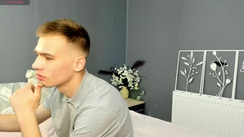 Snapshot of garden_of_eden_ chatting on 05/11/26, 04:07 Max and Eva online show from 05/11/26, 04:07