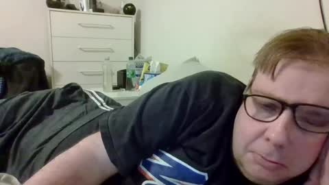 Snapshot of garyg930 chatting on 06/27/26, 04:17 Gary online show from 06/27/26, 04:17