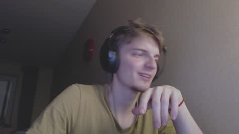 Snapshot of gasturfahe chatting on 12/14/24, 12:11 gasturfahe online show from 12/14/24, 12:11