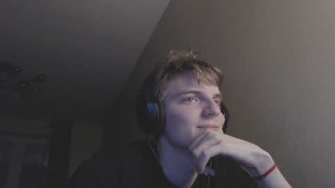 Snapshot of gasturfahe chatting on 12/18/24, 12:32 gasturfahe online show from 12/18/24, 12:32