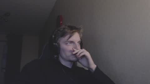 Snapshot of gasturfahe chatting on 12/18/24, 09:29 gasturfahe online show from 12/18/24, 09:29