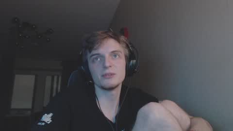 Snapshot of gasturfahe chatting on 12/20/24, 02:19 gasturfahe online show from 12/20/24, 02:19