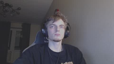 Snapshot of gasturfahe chatting on 12/24/24, 11:22 gasturfahe online show from 12/24/24, 11:22