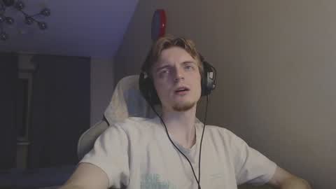 Snapshot of gasturfahe chatting on 12/28/24, 11:48 gasturfahe online show from 12/28/24, 11:48