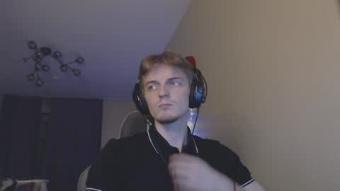 Snapshot of gasturfahe chatting on 01/03/25, 05:10 gasturfahe online show from 01/03/25, 05:10