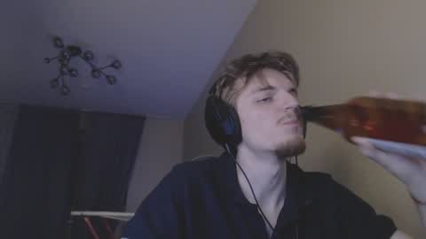 Snapshot of gasturfahe chatting on 01/27/25, 12:43 gasturfahe online show from 01/27/25, 12:43