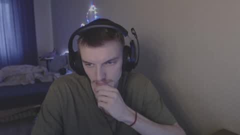 Snapshot of gasturfahe chatting on 02/17/25, 01:42 gasturfahe online show from 02/17/25, 01:42