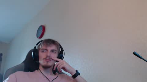 Snapshot of gasturfahe chatting on 10/10/25, 08:13 gasturfahe online show from 10/10/25, 08:13