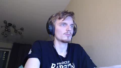 Snapshot of gasturfahe chatting on 11/13/25, 11:03 gasturfahe online show from 11/13/25, 11:03