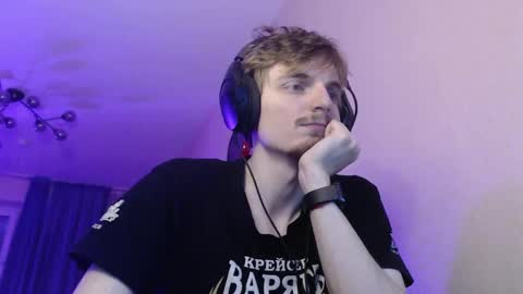 Snapshot of gasturfahe chatting on 11/16/25, 02:44 gasturfahe online show from 11/16/25, 02:44