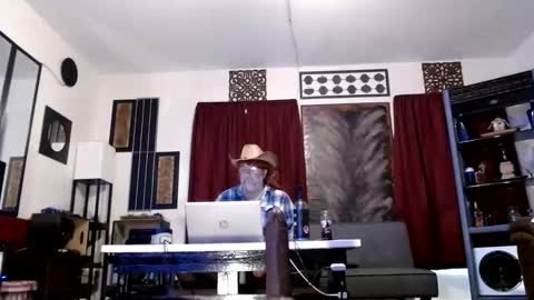 Snapshot of gatewaylaptop2019 chatting on 10/27/25, 06:56 gatewaylaptop2019 online show from 10/27/25, 06:56