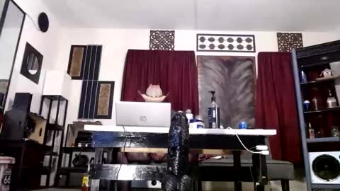 Snapshot of gatewaylaptop2019 chatting on 11/23/25, 06:02 gatewaylaptop2019 online show from 11/23/25, 06:02