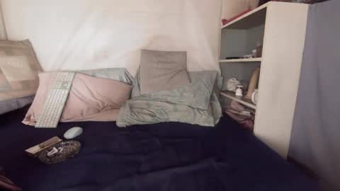 gayrobbin online show from 10/24/25, 11:39