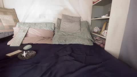 gayrobbin online show from 11/22/25, 10:25