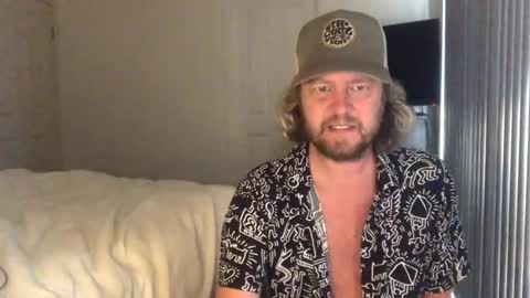 Snapshot of gcsurfer81 chatting on 09/29/25, 05:34 gcsurfer81 online show from 09/29/25, 05:34