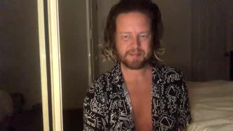 Snapshot of gcsurfer81 chatting on 10/27/25, 09:02 gcsurfer81 online show from 10/27/25, 09:02