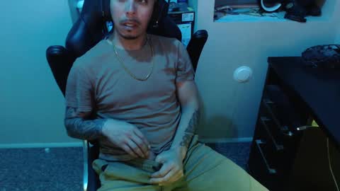 Snapshot of gefeeer chatting on 10/05/25, 02:21 gefeeer online show from 10/05/25, 02:21