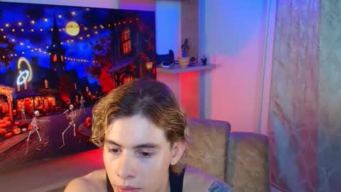 Snapshot of gemdominus chatting on 10/10/25, 01:37 Gem Dominus online show from 10/10/25, 01:37