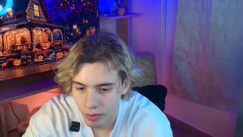 Snapshot of gemdominus chatting on 10/17/25, 02:26 Gem Dominus online show from 10/17/25, 02:26