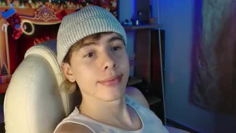 Snapshot of gemdominus chatting on 12/18/25, 01:00 Gem Dominus online show from 12/18/25, 01:00