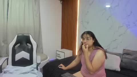 Snapshot of genesis_y_moon chatting on 06/26/26, 10:41 genesis_y_moon online show from 06/26/26, 10:41