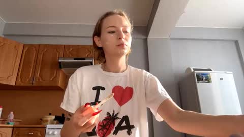 Emmi online show from 09/23/25, 05:21