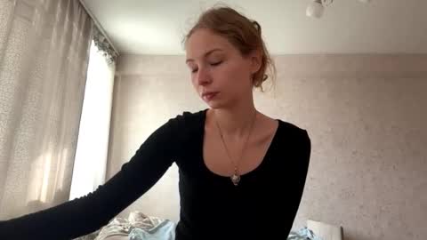 Emmi online show from 09/27/25, 08:52