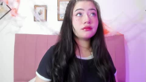 Snapshot of gennesis_love chatting on 10/29/25, 03:31 Sofia online show from 10/29/25, 03:31