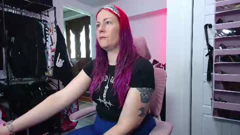 Snapshot of gennyrock chatting on 06/19/26, 03:16 Genny Rock and online show from 06/19/26, 03:16