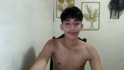 Snapshot of gentlemanlustx chatting on 10/03/25, 01:52 Rayl online show from 10/03/25, 01:52
