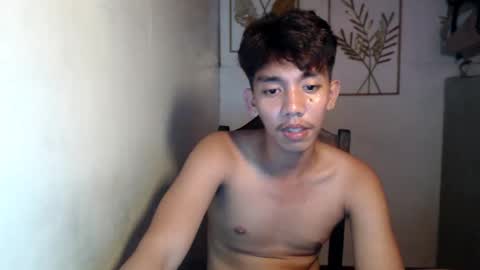 Snapshot of gentlemanlustx chatting on 10/22/25, 03:40 Rayl online show from 10/22/25, 03:40