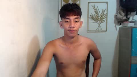 Snapshot of gentlemanlustx chatting on 10/26/25, 02:01 Rayl online show from 10/26/25, 02:01
