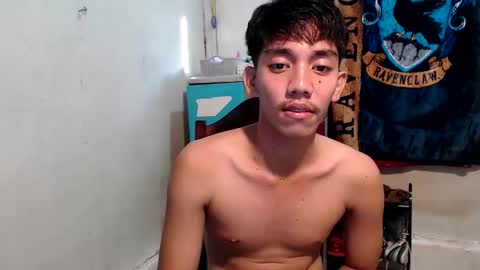 Snapshot of gentlemanlustx chatting on 03/17/26, 11:08 Rayl online show from 03/17/26, 11:08